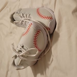 Tennis shoes with baseball laves